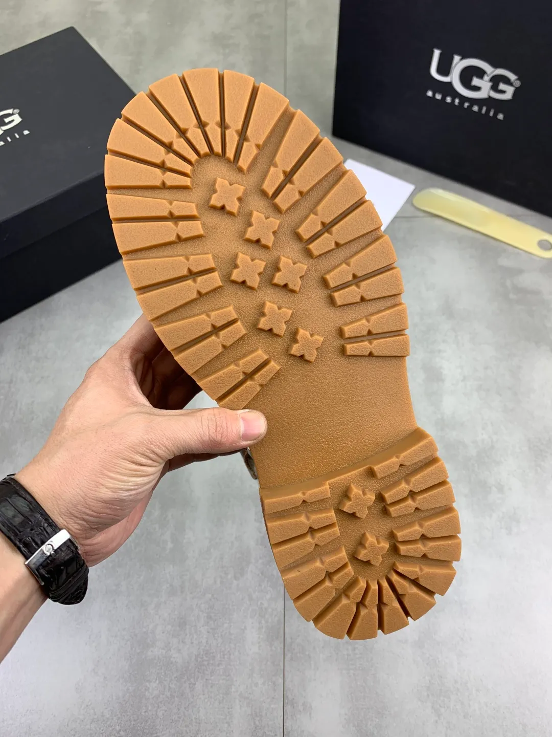 Men's men's shoes 💰P660 New arrival 🆕🆕🆕 IUGGI Men's British retro Martin boots Winter new men's outdoor hiking boots First layer of cowhide on the outside and wool on the inside Comfortable and warm Rubber sole sole Non-slip and firm Trendy and fashionable Casual and versatile Size: 38-44 (45 customized) Color: three colors